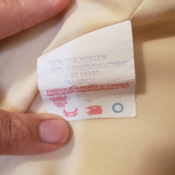 Women's Principles T-Shirt with Shoulder Pads Size 16, Made in Canada - Picture 4 of 12